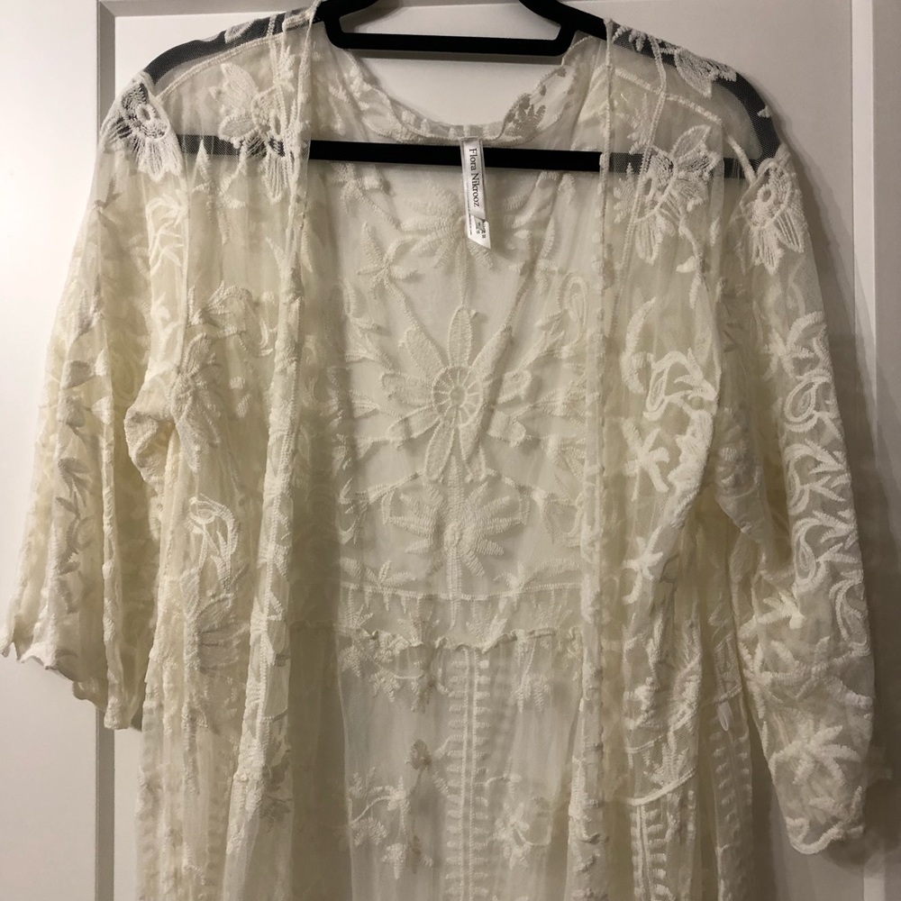 White Lace Robe - Picture 6 of 7